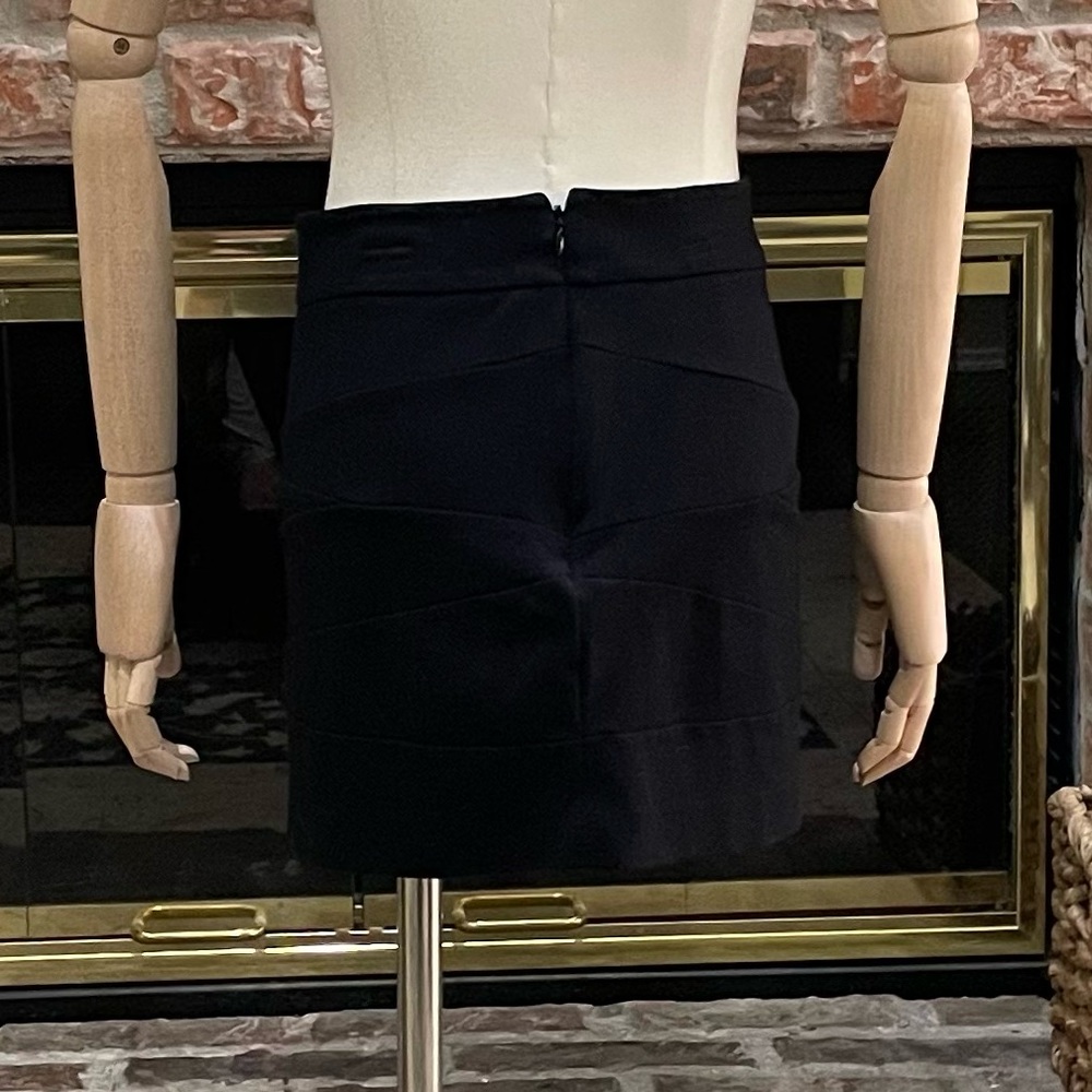 Express solid black miniskirt / 10 / Excellent condition - Picture 6 of 13